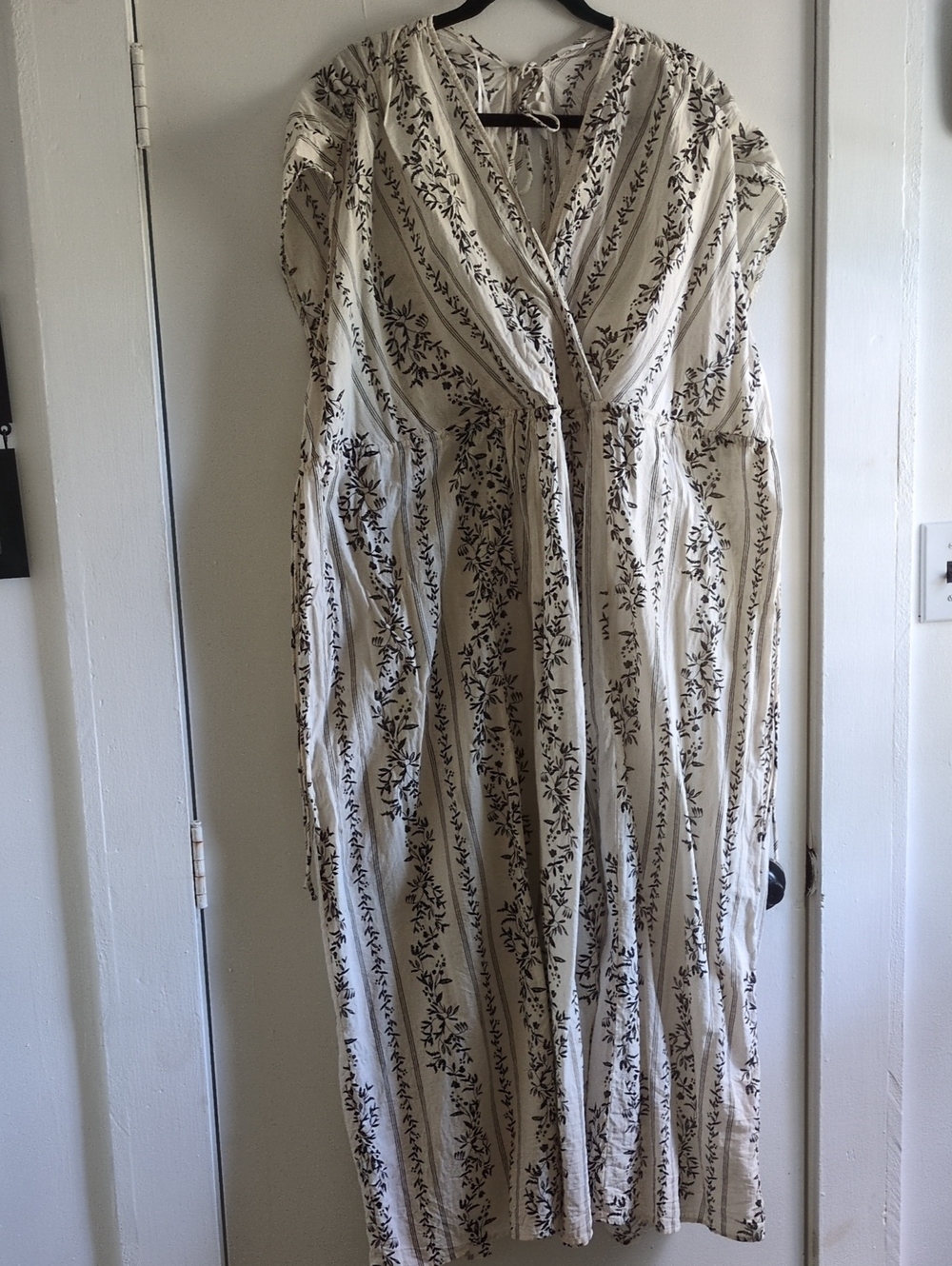 H&M Women's Cream Floral Print Maxi Dress/Cover Up